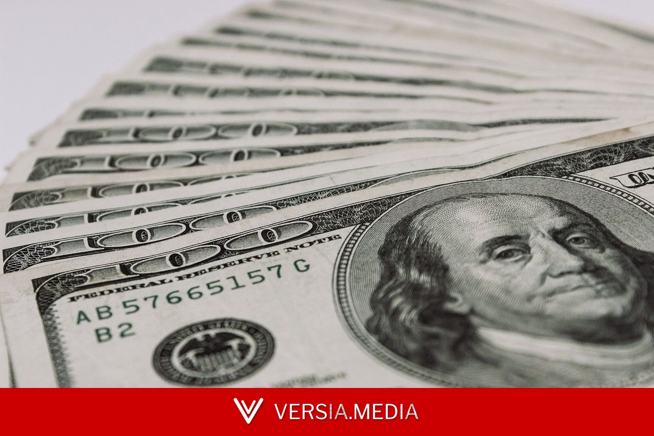 Dólar volta a R$ 5,20 e Ibovespa cai com queda do petróleo e dúvida sobre futuro dos juros