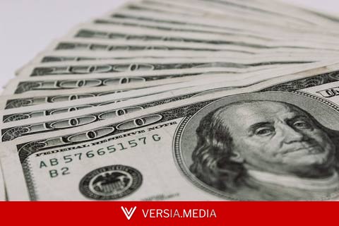 Dólar volta a R$ 5,20 e Ibovespa cai com queda do petróleo e dúvida sobre futuro dos juros