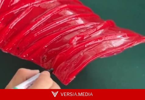 Artista plástico do Panamá faz homenagem à seleção com camisa “encapsulada”