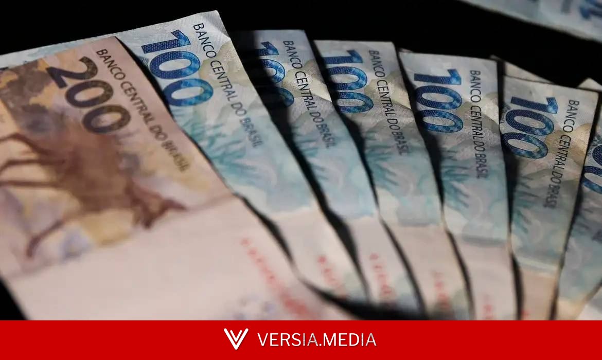 Juros futuros fecham em alta com tarifas dos EUA e Treasuries